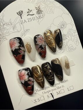 Black & White Floral Gold Accent Press-On Nails Small